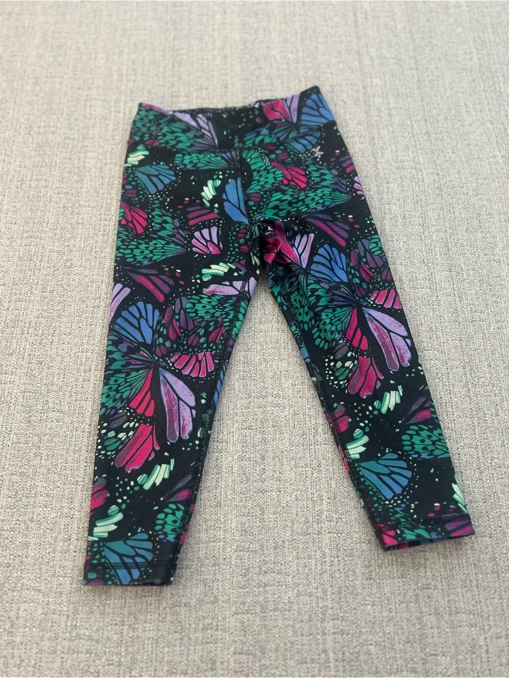 Xersion Black Active Crop Top & Pant Teal, Purple & Pink Butterfly Print. Size 6